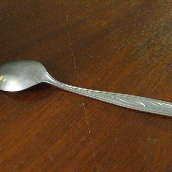 🥄 Rogers Cutlery Whispering Leaves Tablespoon - Picture 8 of 9